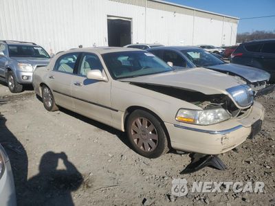 Czwarte zdjęcie samochodu z boku: 2003 LINCOLN TOWN CAR CARTIER VIN:1LNHM83W73Y604409 - miniatura