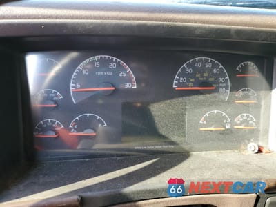 Zdjęcie 8 z 10 samochodu: 2015 VOLVO VN VNL VIN:4V4NC9EHXFN184797 - miniatura