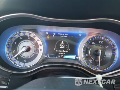 Zdjęcie 9 z 15 samochodu: 2017 CHRYSLER 300 LIMITED VIN:2C3CCAAG7HH662062 - miniatura