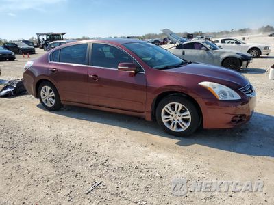Czwarte zdjęcie samochodu z boku: 2010 NISSAN ALTIMA BASE VIN:1N4AL2AP2AC183975 - miniatura