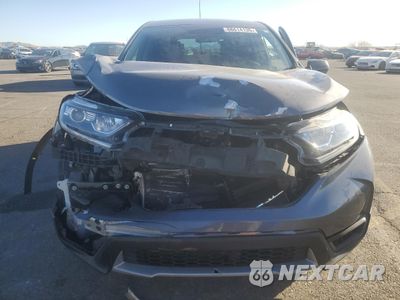 Piąte zdjęcie samochodu w środku: 2018 HONDA CR-V LX VIN:2HKRW6H34JH220088 - miniatura