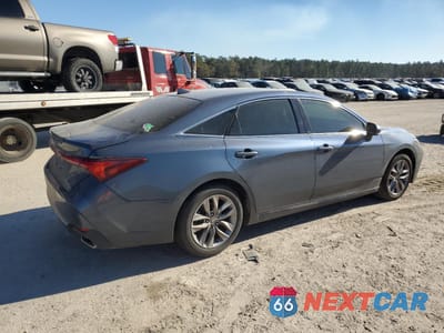 Trzecie zdjęcie samochodu z tyłu: 2022 TOYOTA AVALON XLE VIN:4T1JZ1FBXNU082985 - miniatura
