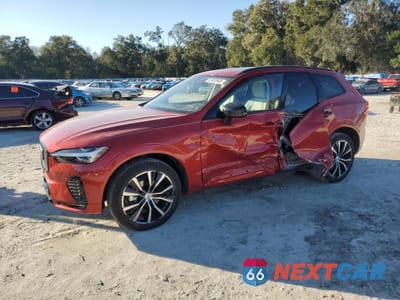 2025 VOLVO XC60 PLUS YV4M12RC4S1085961 - główne zdjęcie licytacji z USA - miniatura