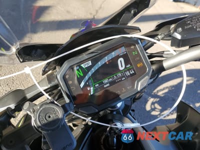 Zdjęcie 7 z 10 samochodu: 2024 KAWASAKI ZR900 F VIN:ML5ZRDF14RDA69085 - miniatura