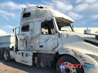 Zdjęcie 9 z 10 samochodu: 2023 VOLVO VN VNL VIN:4V4NC9EH1PN613648 - miniatura