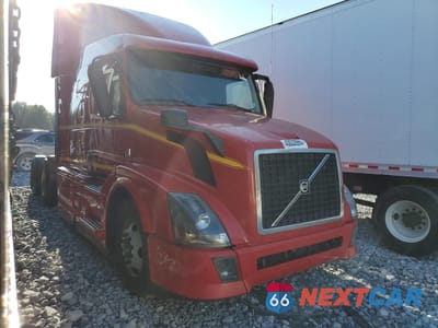 2015 VOLVO VN VNL 4V4NC9EHXFN184797 - główne zdjęcie licytacji z USA - miniatura