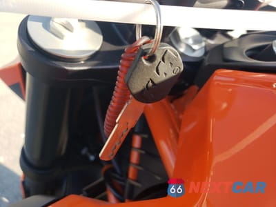 Zdjęcie 8 z 9 samochodu: 2015 KTM 1290 SUPER DUKE R VIN:VBKV39402FM917758 - miniatura