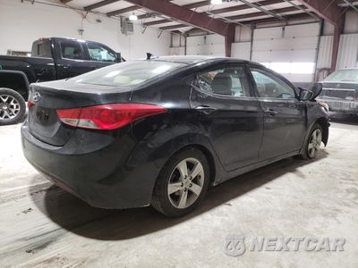 Trzecie zdjęcie samochodu z tyłu: 2013 HYUNDAI ELANTRA GLS VIN:KMHDH4AE9DU795703 - miniatura