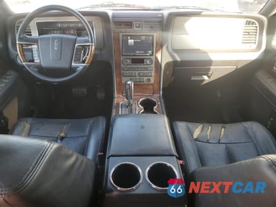 Zdjęcie 8 z 13 samochodu: 2011 LINCOLN NAVIGATOR VIN:5LMJJ2J52BEJ08612 - miniatura
