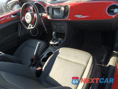 Zdjęcie 8 z 12 samochodu: 2016 VOLKSWAGEN BEETLE S/SE VIN:3VW507AT0GM802916 - miniatura