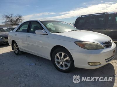 Czwarte zdjęcie samochodu z boku: 2004 TOYOTA CAMRY LE VIN:JTDBE32K940257058 - miniatura
