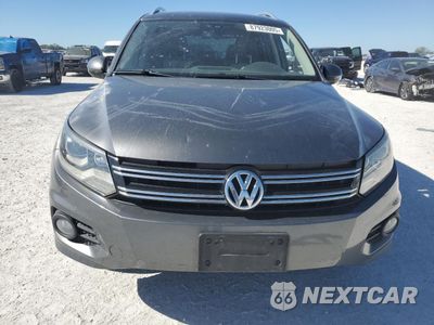 Piąte zdjęcie samochodu w środku: 2016 VOLKSWAGEN TIGUAN S VIN:WVGAV7AX4GW592032 - miniatura