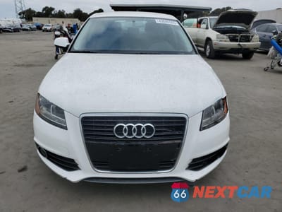 Piąte zdjęcie samochodu w środku: 2013 AUDI A3 PREMIUM VIN:WAUBJAFM0DA003886 - miniatura