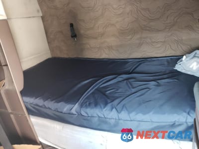 Zdjęcie 6 z 10 samochodu: 2017 VOLVO VN VNL VIN:4V4NC9EH9HN976250 - miniatura