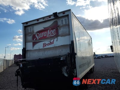 Czwarte zdjęcie samochodu z boku: 2005 ISUZU NPR VIN:4KLC4B1U35J803627 - miniatura