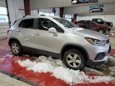Czwarte zdjęcie samochodu z boku: 2018 CHEVROLET TRAX 1LT VIN:KL7CJPSB7JB614631 - miniatura
