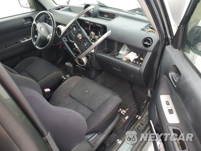 Zdjęcie 8 z 14 samochodu: 2005 TOYOTA SCION XB VIN:JTLKT324X50178625 - miniatura