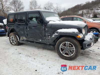 Czwarte zdjęcie samochodu z boku: 2018 JEEP WRANGLER UNLIMITED SAHARA VIN:1C4HJXEGXJW260824 - miniatura