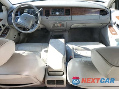 Zdjęcie 15 z 22 samochodu: 2001 LINCOLN TOWN CAR EXECUTIVE VIN:1LNHM81W01Y648008 - miniatura