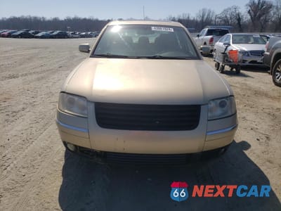 Piąte zdjęcie samochodu w środku: 2003 VOLKSWAGEN PASSAT GLX VIN:WVWRH63B73P038515 - miniatura