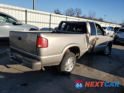 Trzecie zdjęcie samochodu z tyłu: 2003 GMC SONOMA VIN:1GTCS19X338173711 - miniatura