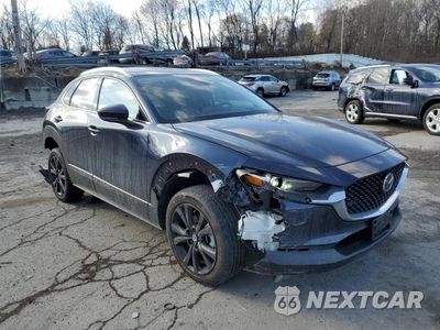 Czwarte zdjęcie samochodu z boku: 2024 MAZDA CX-30 PREMIUM PLUS VIN:3MVDMBEY8RM600483 - miniatura