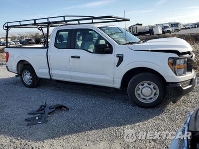 Czwarte zdjęcie samochodu z boku: 2023 FORD F150 SUPER CAB VIN:1FTEX1CP8PKF13818 - miniatura