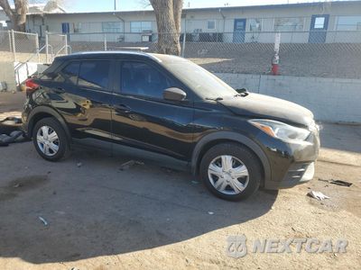Czwarte zdjęcie samochodu z boku: 2019 NISSAN KICKS S VIN:3N1CP5CU6KL559226 - miniatura