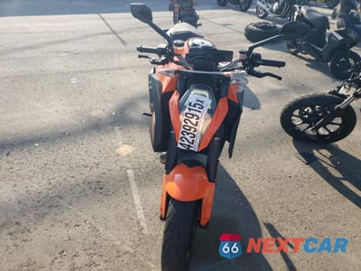 Drugie zdjęcie samochodu z przodu: 2015 KTM 1290 SUPER DUKE R VIN:VBKV39402FM917758 - miniatura