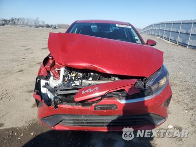 Piąte zdjęcie samochodu w środku: 2023 KIA FORTE LX VIN:3KPF24AD2PE692096 - miniatura