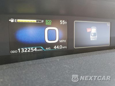 Zdjęcie 9 z 15 samochodu: 2017 TOYOTA PRIUS VIN:JTDKARFU9H3044805 - miniatura