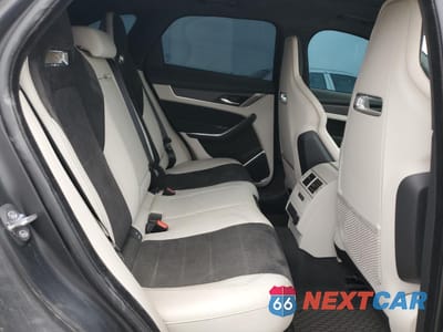 Zdjęcie 10 z 13 samochodu: 2023 JAGUAR F-PACE SVR VIN:SADCZ2EE4PA711647 - miniatura