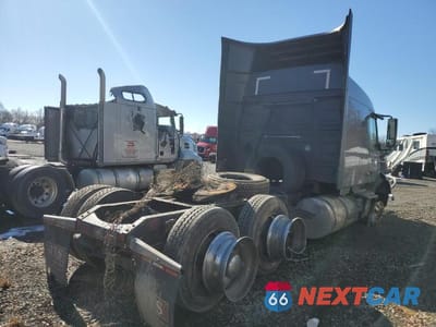 Czwarte zdjęcie samochodu z boku: 2022 VOLVO VNR VIN:4V4WC9EH7NN607404 - miniatura