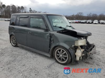 Czwarte zdjęcie samochodu z boku: 2005 TOYOTA SCION XB VIN:JTLKT324X50178625 - miniatura