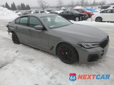 Czwarte zdjęcie samochodu z boku: 2021 BMW M550XI VIN:WBA13BK05MCF97316 - miniatura