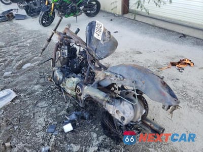 Trzecie zdjęcie samochodu z tyłu: 2006 HONDA VTX1300 C VIN:1HFSC55016A211061 - miniatura