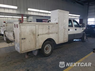 Trzecie zdjęcie samochodu z tyłu: 2002 CHEVROLET SILVERADO K3500 VIN:1GCJK331X2F100465 - miniatura