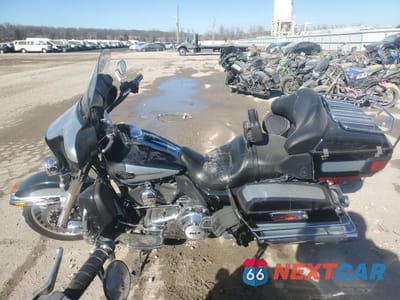 Trzecie zdjęcie samochodu z tyłu: 2013 HARLEY-DAVIDSON FLHTCU ULTRA CLASSIC ELECTRA GLIDE VIN:1HD1FCM10DB602980 - miniatura