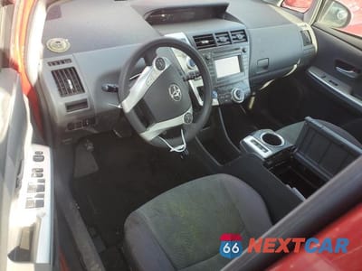 Zdjęcie 8 z 12 samochodu: 2013 TOYOTA PRIUS V VIN:JTDZN3EU6D3229499 - miniatura