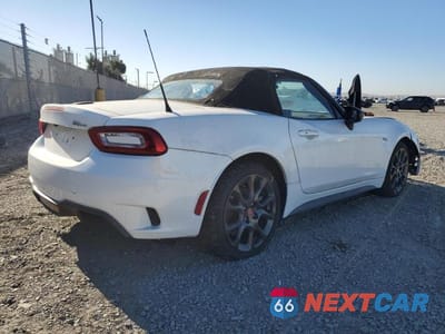 Trzecie zdjęcie samochodu z tyłu: 2017 FIAT 124 SPIDER CLASSICA VIN:JC1NFAEK8H0113742 - miniatura