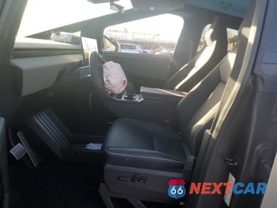 Zdjęcie 7 z 15 samochodu: 2024 TESLA CYBERTRUCK VIN:7G2CEHED7RA035023 - miniatura