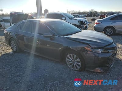 Czwarte zdjęcie samochodu z boku: 2020 TOYOTA CAMRY LE VIN:4T1C11AK0LU993699 - miniatura