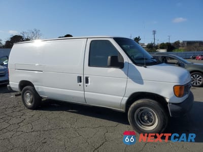 Czwarte zdjęcie samochodu z boku: 2005 FORD ECONOLINE E250 VAN VIN:1FTNE24L45HA43790 - miniatura