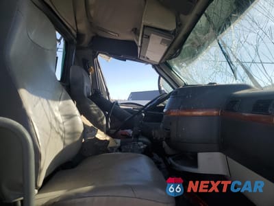 Piąte zdjęcie samochodu w środku: 2006 VOLVO VN VNL VIN:4V4NC9GG56N418946 - miniatura