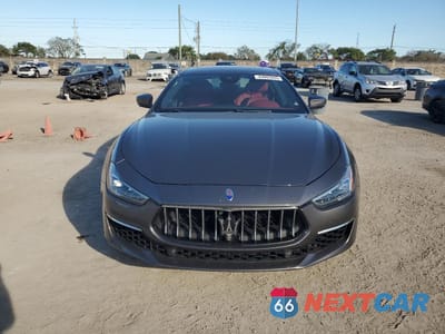Piąte zdjęcie samochodu w środku: 2018 MASERATI GHIBLI S VIN:ZAM57YTL6J1270914 - miniatura