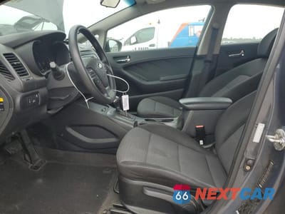 Zdjęcie 7 z 13 samochodu: 2015 KIA FORTE LX VIN:KNAFX4A68F5417150 - miniatura