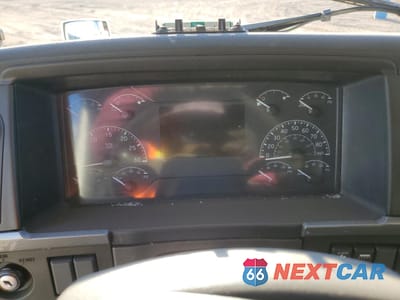 Zdjęcie 8 z 10 samochodu: 2023 VOLVO VN VNL VIN:4V4NC9EH1PN613648 - miniatura