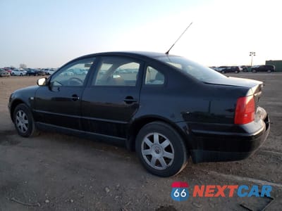 Drugie zdjęcie samochodu z przodu: 2000 VOLKSWAGEN PASSAT GLS VIN:WVWMA23B0YP300938 - miniatura