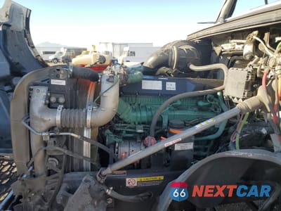 Zdjęcie 7 z 10 samochodu: 2023 VOLVO VN VNL VIN:4V4NC9EH1PN613648 - miniatura