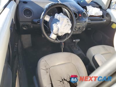 Zdjęcie 8 z 14 samochodu: 2008 VOLKSWAGEN NEW BEETLE TRIPLE WHITE VIN:3VWFW31C68M524651 - miniatura